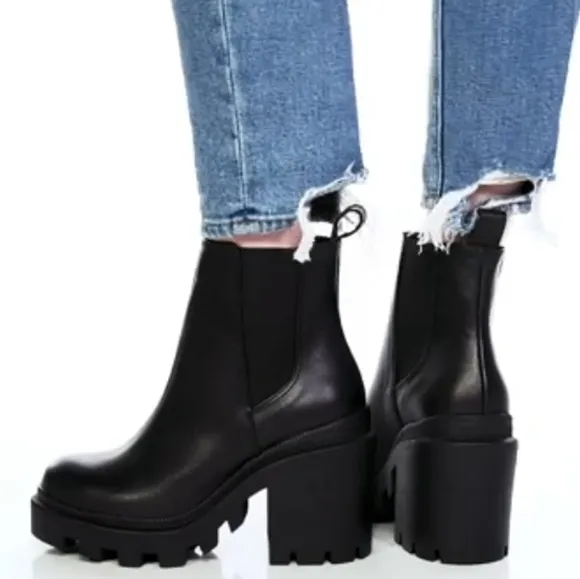 Steve Madden Roxie Chelsea Boots