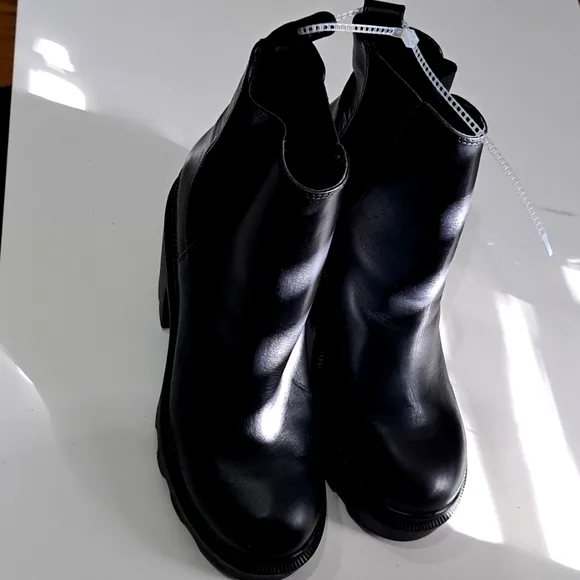 Steve Madden Roxie Chelsea Boots