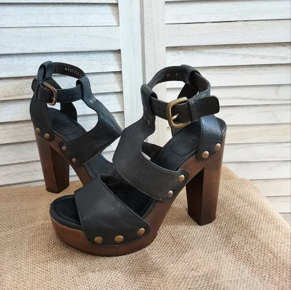 Stuart Weitzman Black Leather Wood Heels Studded Platform Sandals Size 7.5