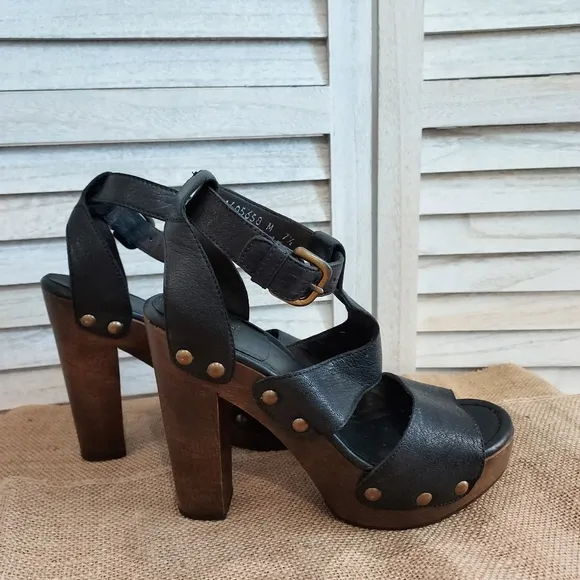 Stuart Weitzman Black Leather Wood Heels Studded Platform Sandals Size 7.5