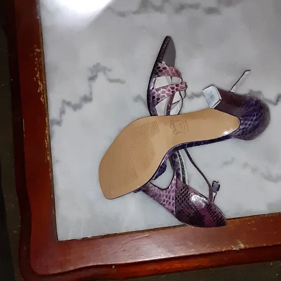 Stuart Weitzman leather sole and snakeskin sz 7.5