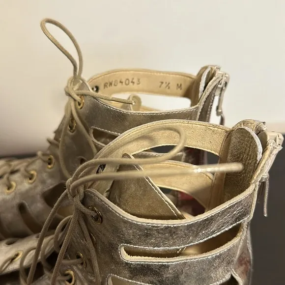 Stuart Weitzman Pantheon metallic gold Gladiator Sandals 7.5