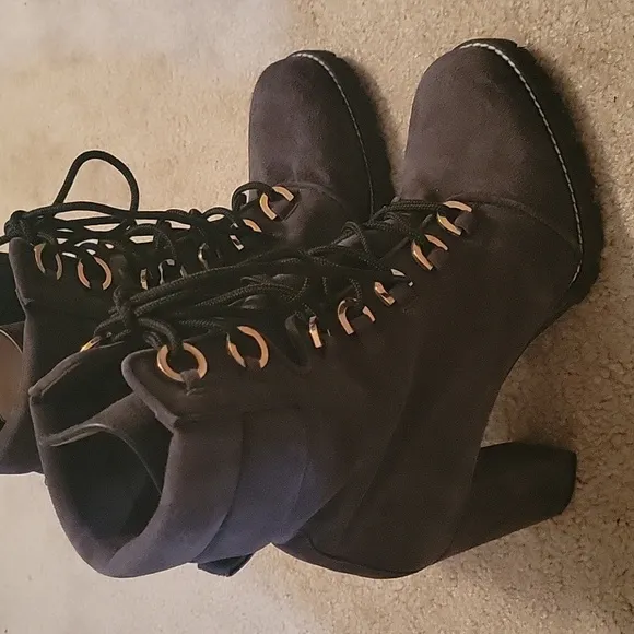 Stuart Weitzman Shackleton Gray Suede Heeled Ankle Boots Lade Up Moto 8.5