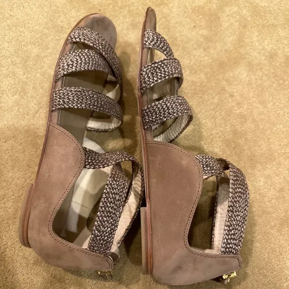 STUART WEITZMAN SIZE 10 NUBUCK SUEDE  GLADIATOR SANDALS WITH GOLD BACK ZIP