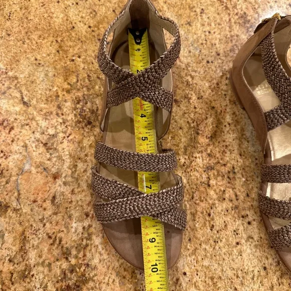STUART WEITZMAN SIZE 10 NUBUCK SUEDE  GLADIATOR SANDALS WITH GOLD BACK ZIP