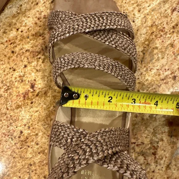 STUART WEITZMAN SIZE 10 NUBUCK SUEDE  GLADIATOR SANDALS WITH GOLD BACK ZIP