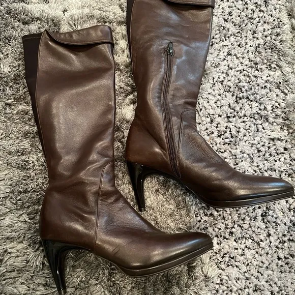 Stuart Weitzman Tall Brown Leather Boots Size 6.5 Kitten Heel Pointed Toe 24488