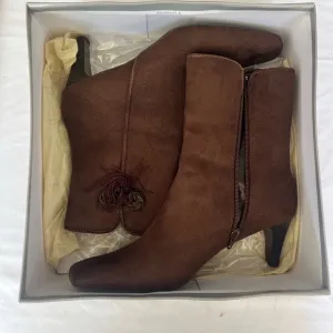 Studio Works Brown Suede Side Zipper Tassel Pointed Toe Ankle Boots Size 8M
