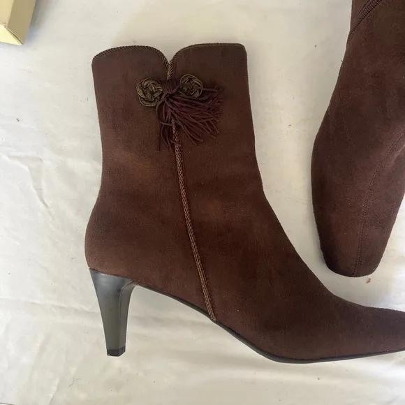 Studio Works Brown Suede Side Zipper Tassel Pointed Toe Ankle Boots Size 8M