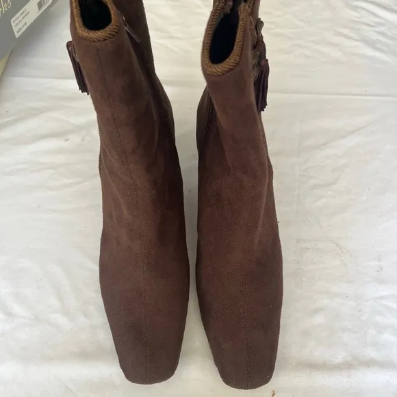 Studio Works Brown Suede Side Zipper Tassel Pointed Toe Ankle Boots Size 8M