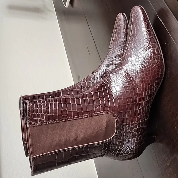 Talbots New Brown Embossed Leather Ankle Boots Womens Size 7.5B