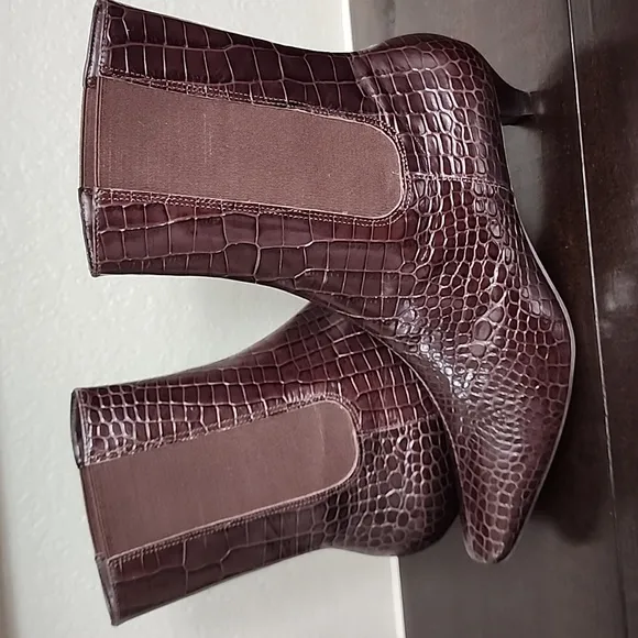Talbots New Brown Embossed Leather Ankle Boots Womens Size 7.5B
