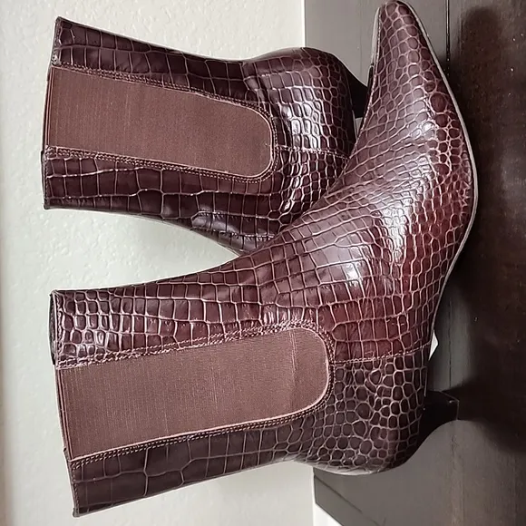 Talbots New Brown Embossed Leather Ankle Boots Womens Size 7.5B