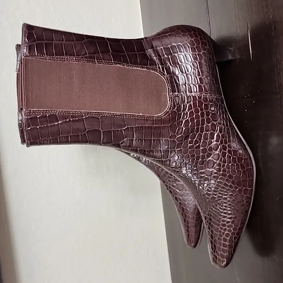 Talbots New Brown Embossed Leather Ankle Boots Womens Size 7.5B