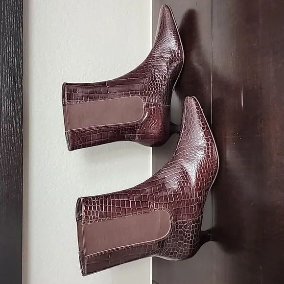 Talbots New Brown Embossed Leather Ankle Boots Womens Size 7.5B