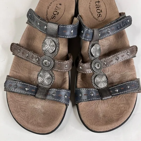 Taos studded slide sandals two toned leather size 7