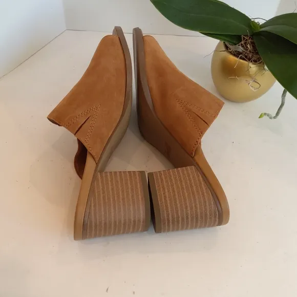 Tara M suede leather sandals