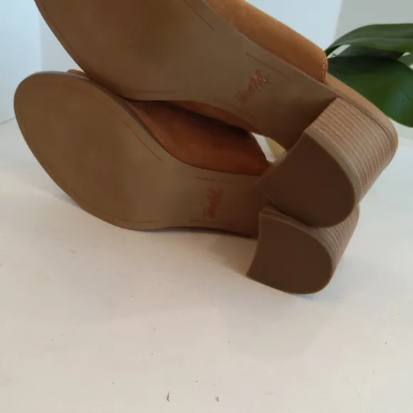 Tara M suede leather sandals