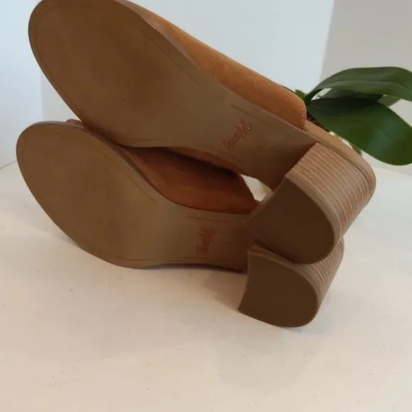 Tara M suede leather sandals