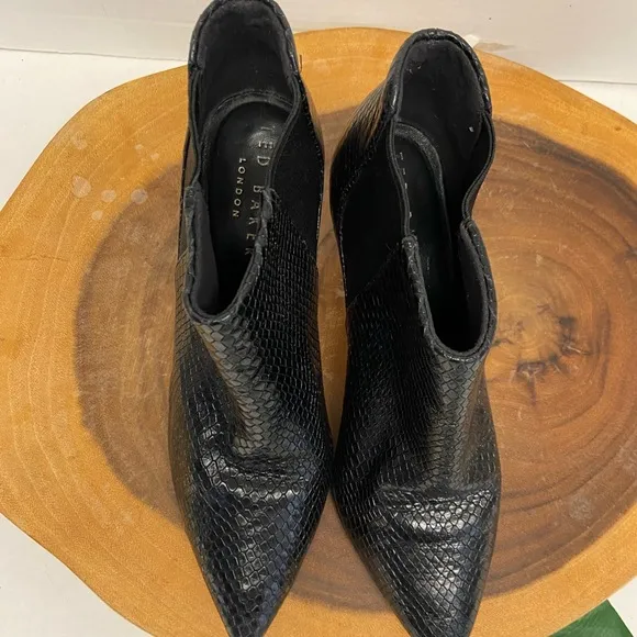Ted Baker Snakeskin Leather Pointed Toe Stiletto Heel Ankle boots