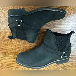 TEVA Ellery Chelsea Ankle Boot Pull On Waterproof Suede Leather Black Sz 8.5