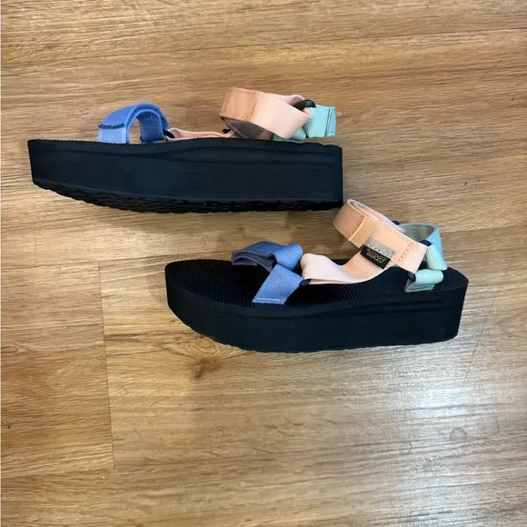 Teva Women's W Flatform Universal Sandal NWT