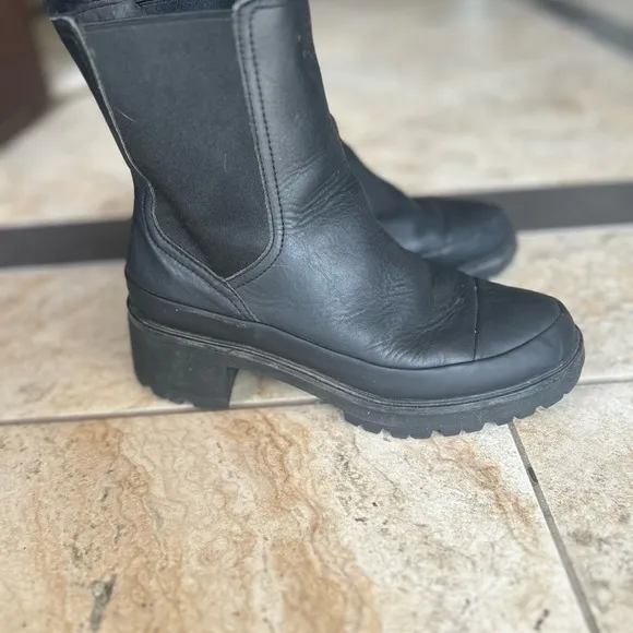 Timberland Black  Leather Chunky Heel Boots. 8