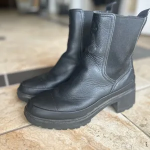 Timberland Black  Leather Chunky Heel Boots. 8