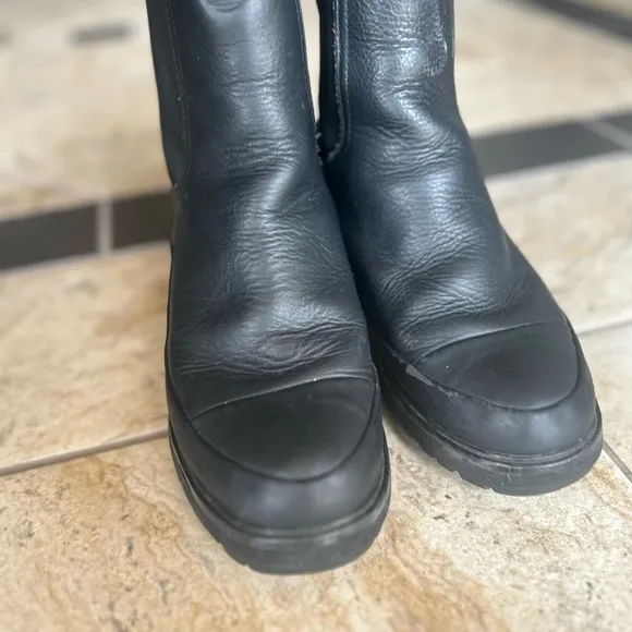 Timberland Black  Leather Chunky Heel Boots. 8