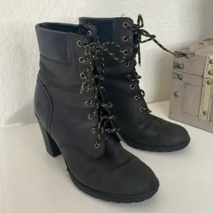 Timberland‎ Classic Heeled Lace up Boots size 9