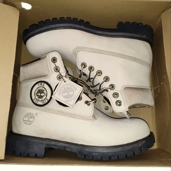 Timberland Men's 6 Inch Premium Waterproof Beige Boots - US Men’s Size 9 NEW