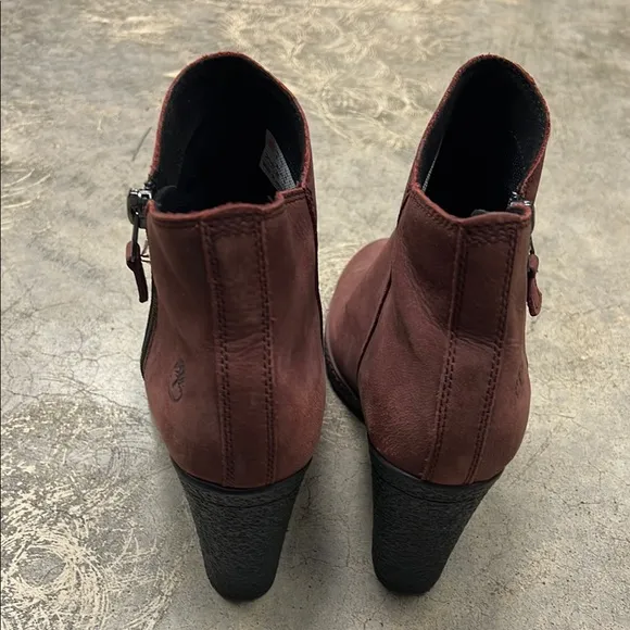 Timberland Red and Black Heeled Boots with Chunky Heel
