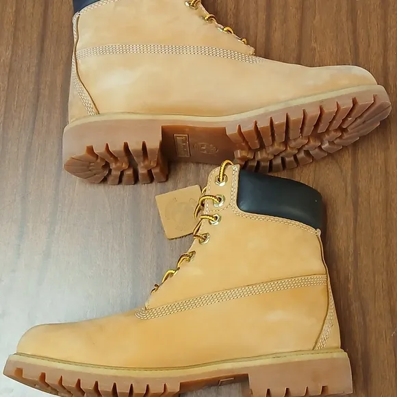 TIMBERLAND  Wheat Nubuck Leather Work Boots with Padded Collar and Rubber Sole