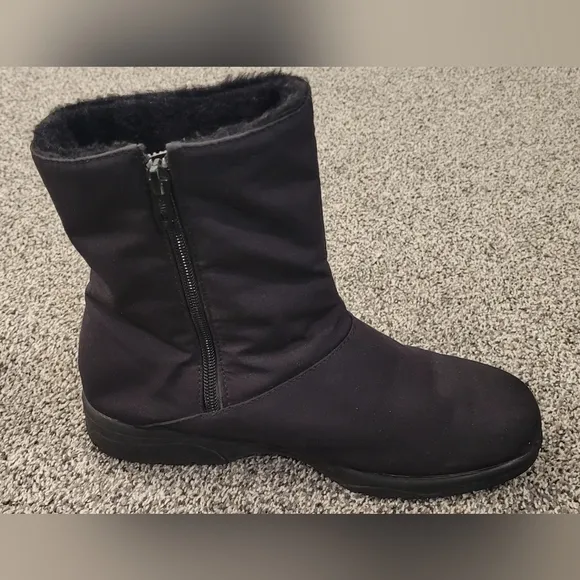 TOE WARMERS BOOTS WOMEN'S SIZE 8 BLACK WATERPROOF BOOTS