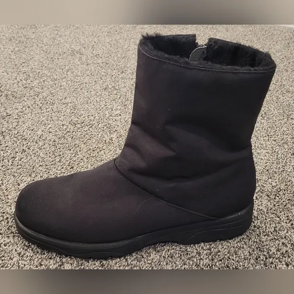TOE WARMERS BOOTS WOMEN'S SIZE 8 BLACK WATERPROOF BOOTS