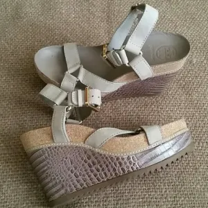 Tory Burch comfy wedges sandals