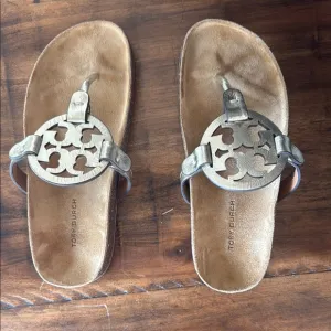 Tory Burch Kids Sandals in Metallic Gold