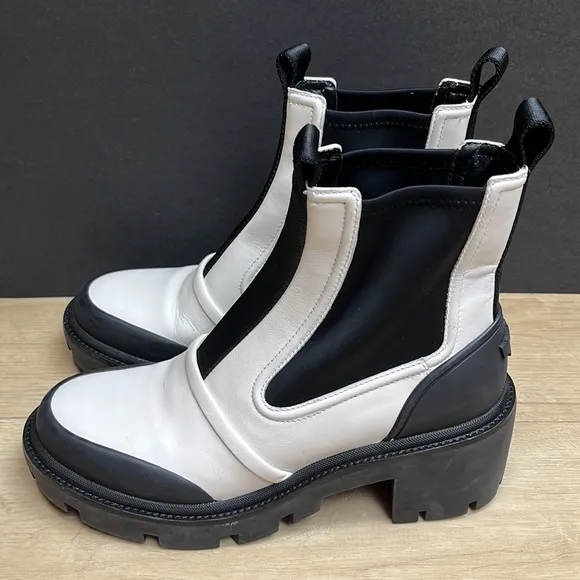 Tory Burch Women's Lug-Sole Chelsea Boots Ivory &amp; Black, Size 9 1/2