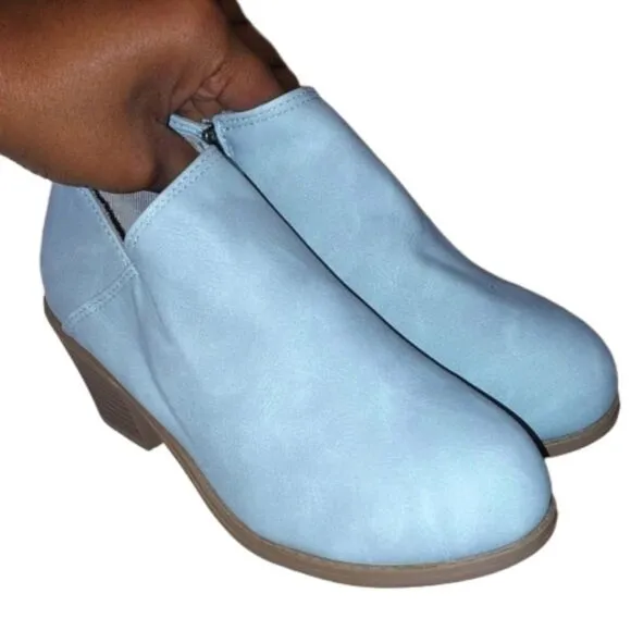 Trendy chunky heel Boots size 6
