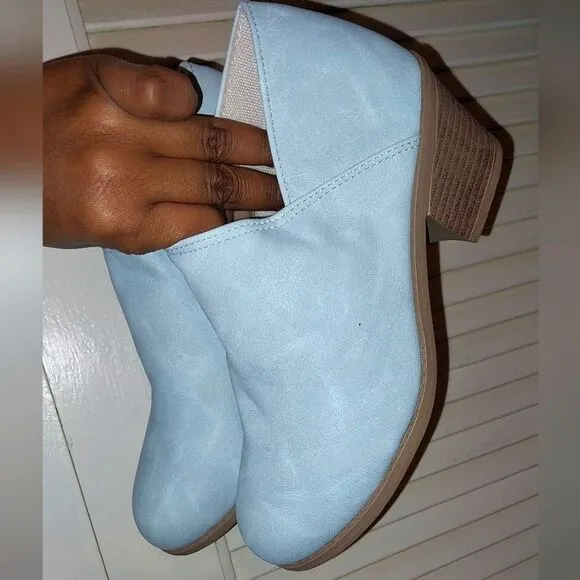 Trendy chunky heel Boots size 6