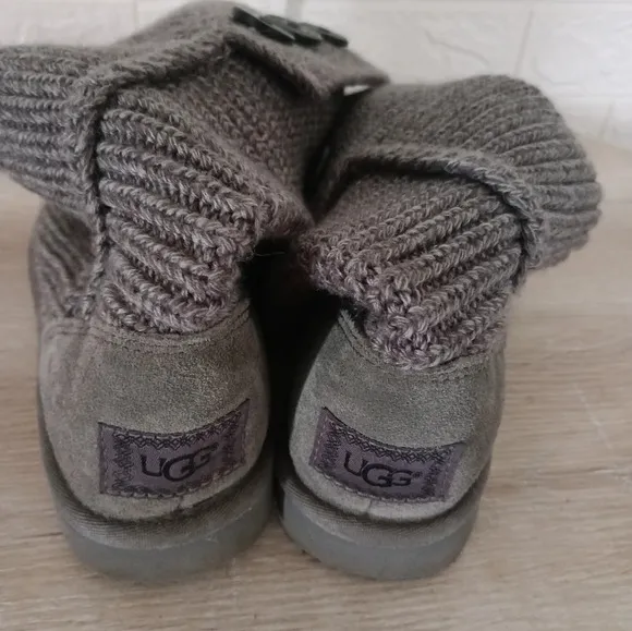 UGG Australia 1016555 Gray Classic Cardy Sweater Knit Triple Button Boots Size 7