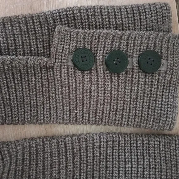 UGG Australia 1016555 Gray Classic Cardy Sweater Knit Triple Button Boots Size 7