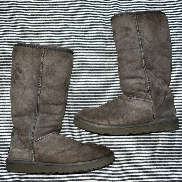 UGG Australia Gray Suede 5815 Classic Tall Boots size 8 Uggs