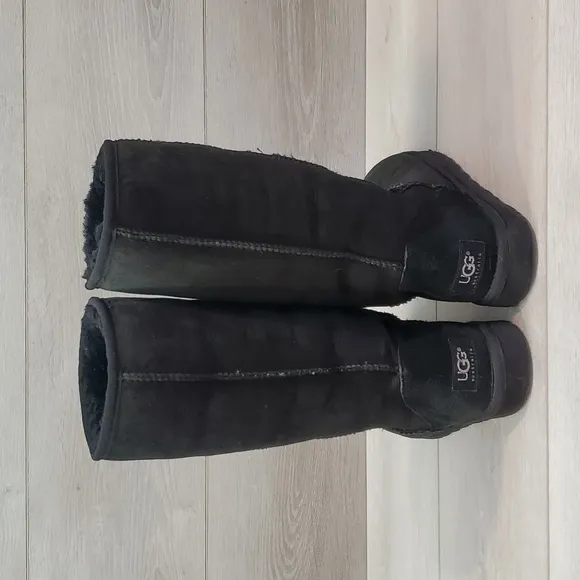 Ugg Australia Women Classic Tall Boots Sheepskin Leather shoes sz 7