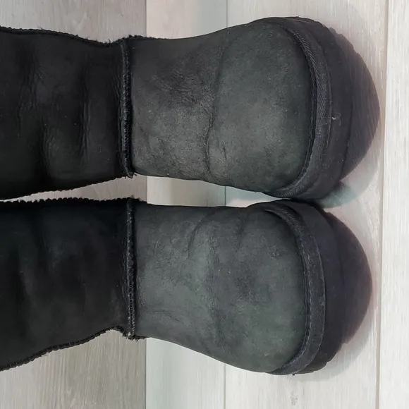 Ugg Australia Women Classic Tall Boots Sheepskin Leather shoes sz 7