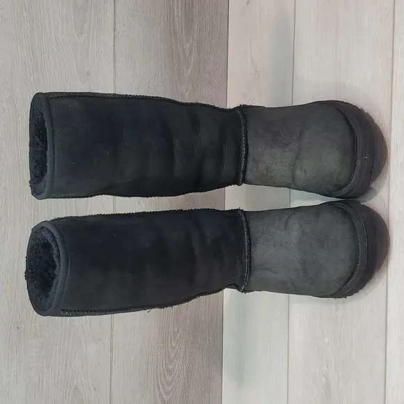 Ugg Australia Women Classic Tall Boots Sheepskin Leather shoes sz 7