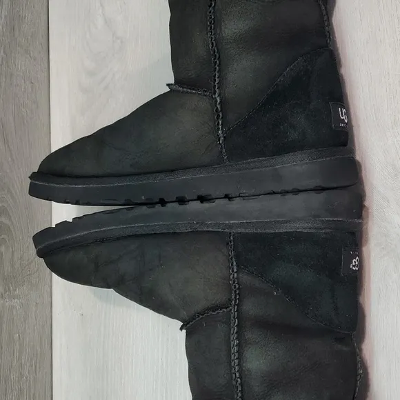 Ugg Australia Women Classic Tall Boots Sheepskin Leather shoes sz 7