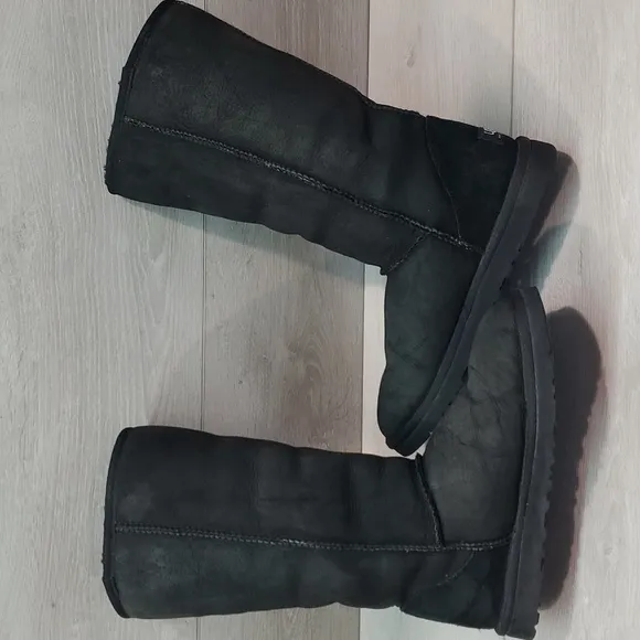 Ugg Australia Women Classic Tall Boots Sheepskin Leather shoes sz 7