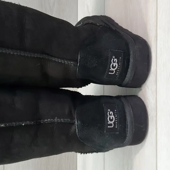 Ugg Australia Women Classic Tall Boots Sheepskin Leather shoes sz 7