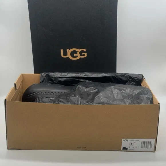 UGG CA805 V2 Ultra Mini boots
